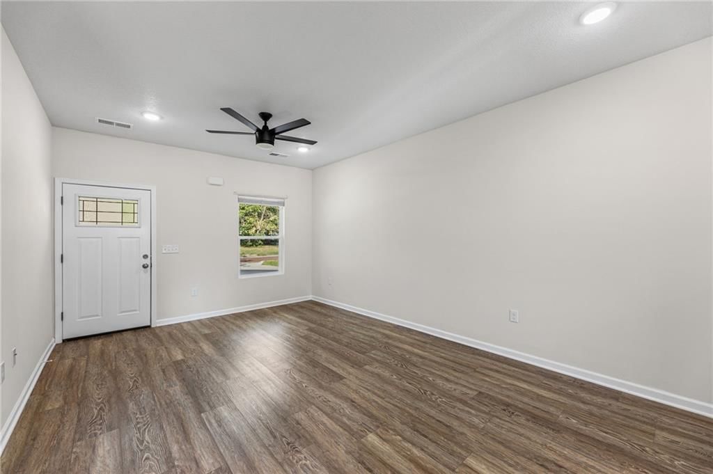 747 S Sycamore Street — photo 6