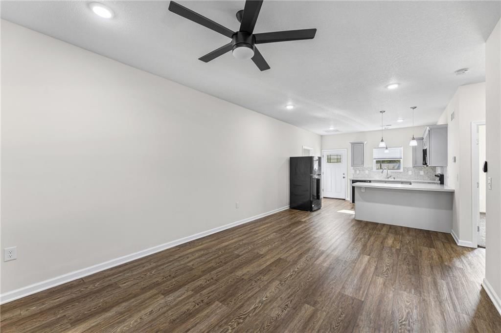 747 S Sycamore Street — photo 9