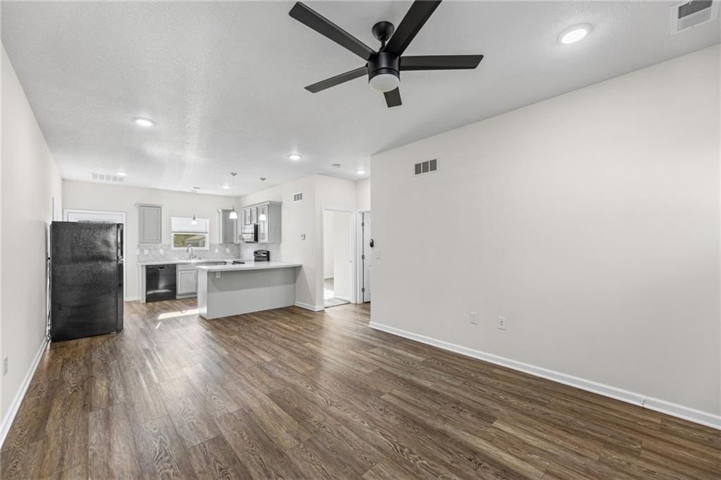 747 S Sycamore Street — photo 10