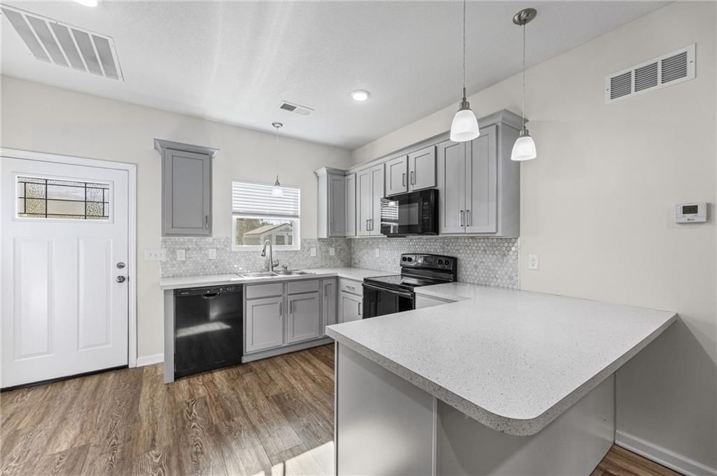 747 S Sycamore Street — photo 11