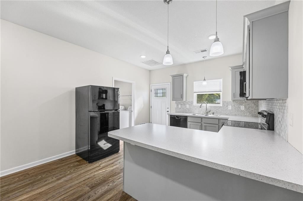 747 S Sycamore Street — photo 12