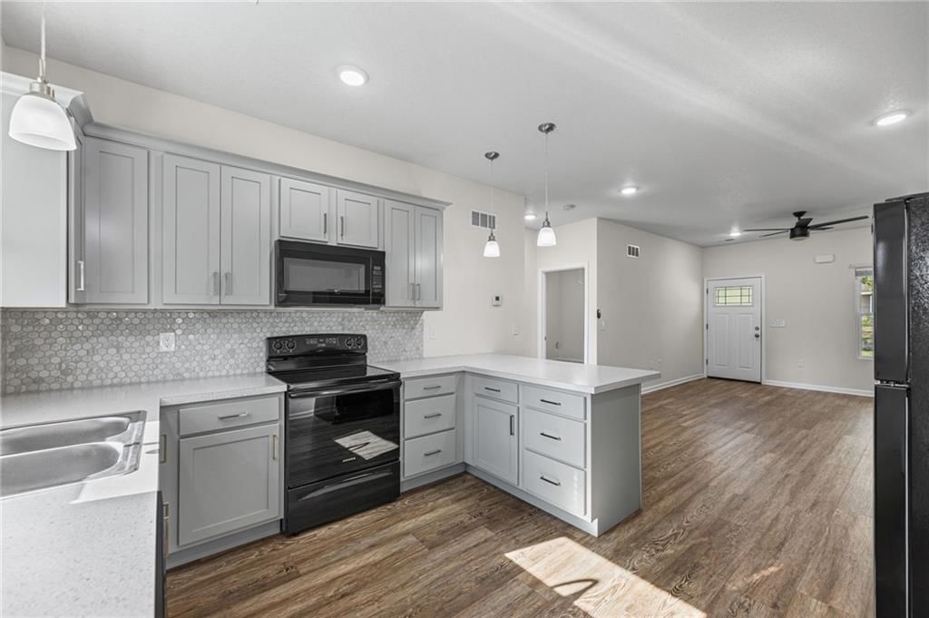 747 S Sycamore Street — photo 13