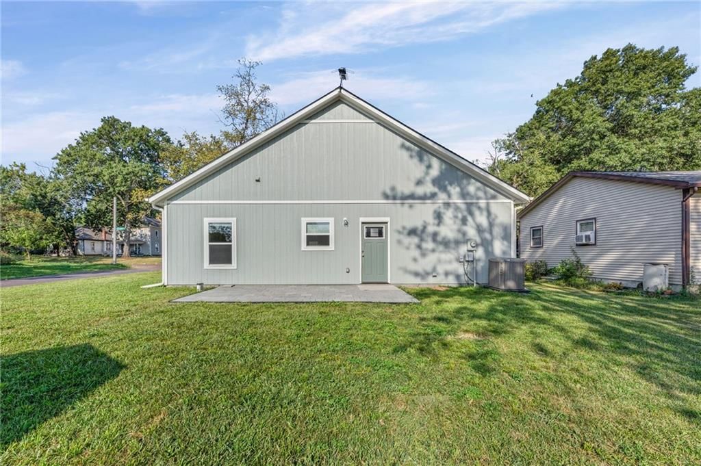 747 S Sycamore Street — photo 24