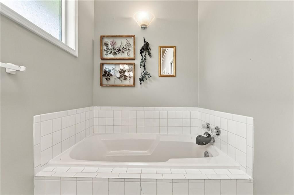 912 Village Street — photo 18