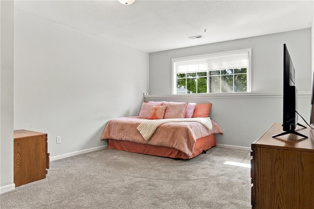 912 Village Street — photo 25