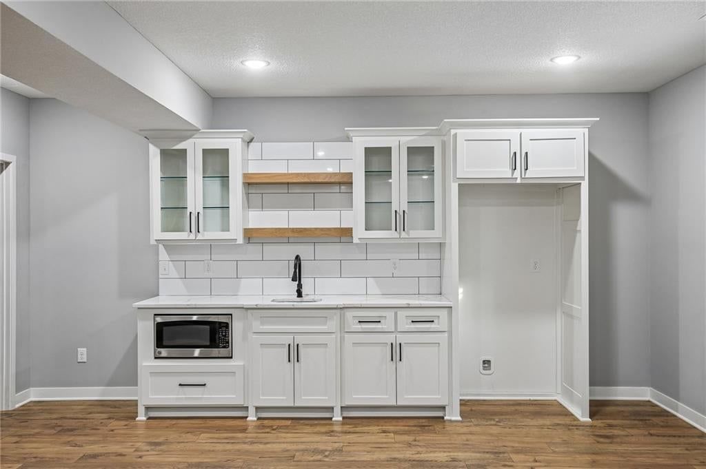 Photo 17 of 34 - 4391 Aspen Drive, Basehor, KS 66007