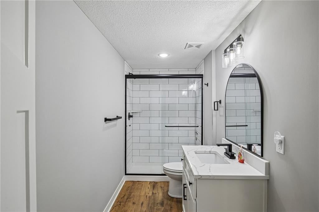 Photo 23 of 34 - 4391 Aspen Drive, Basehor, KS 66007
