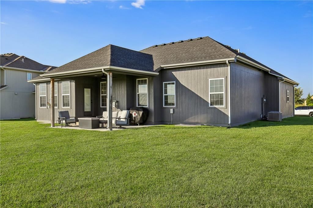 Photo 26 of 34 - 4391 Aspen Drive, Basehor, KS 66007