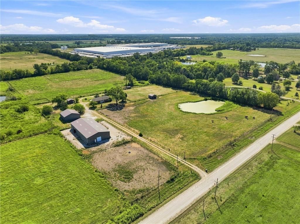 27611 S Belle Plain Road, Harrisonville, MO