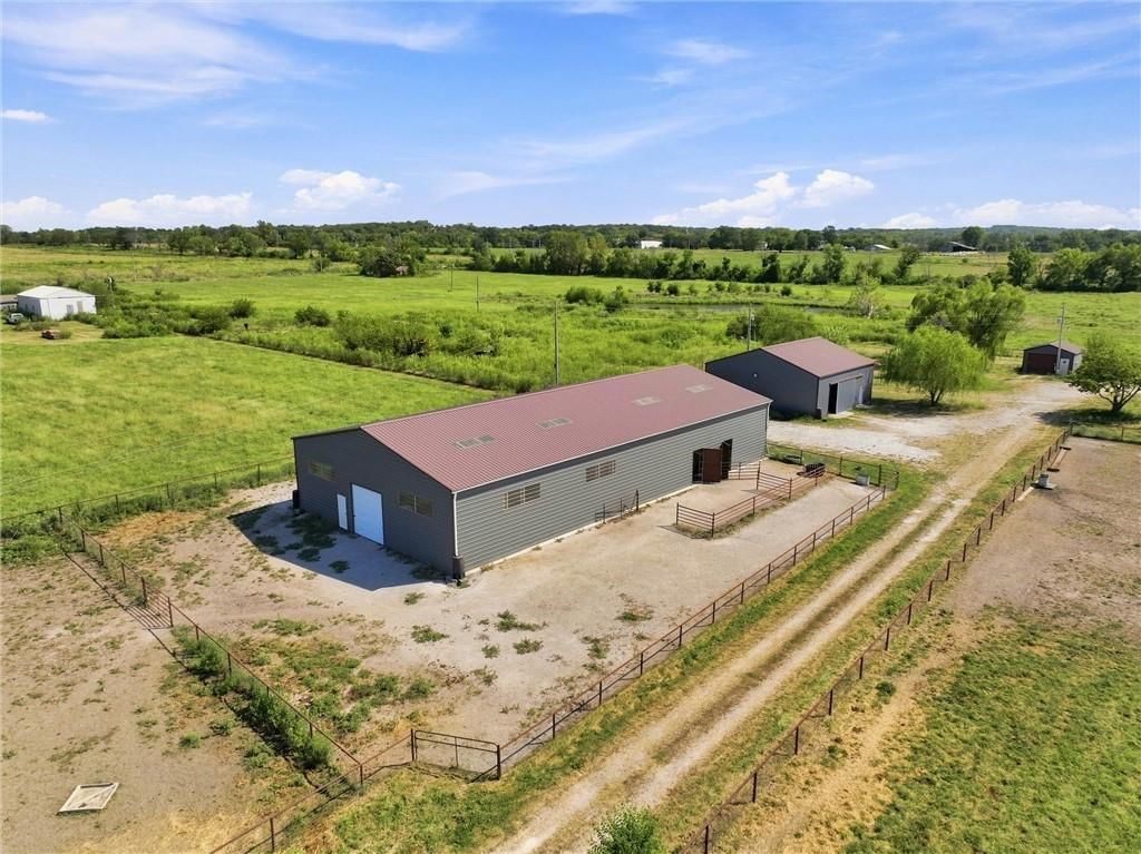 27611 S Belle Plain Road, Harrisonville, MO: listing photo 2