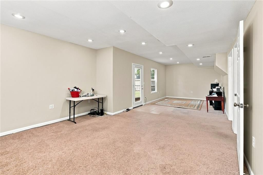 728 S Maple Street — photo 17