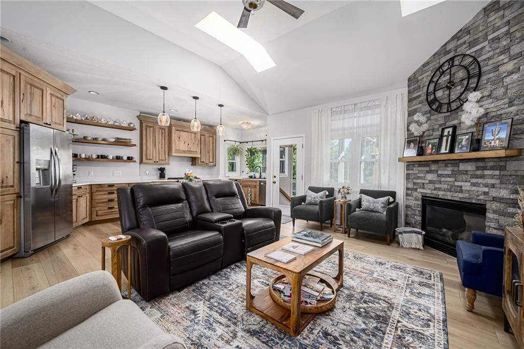 1104 Wagon Wheel Road — photo 4