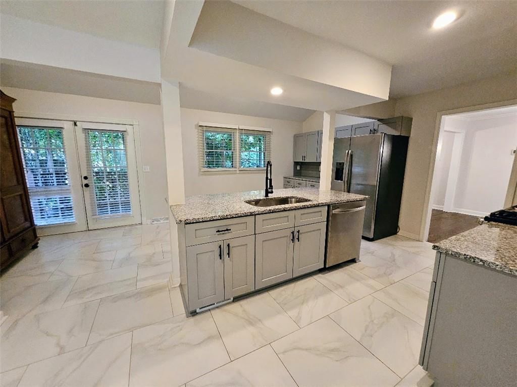 Photo 10 of 44 - 3753 N Grand Avenue, Kansas City, MO 64116