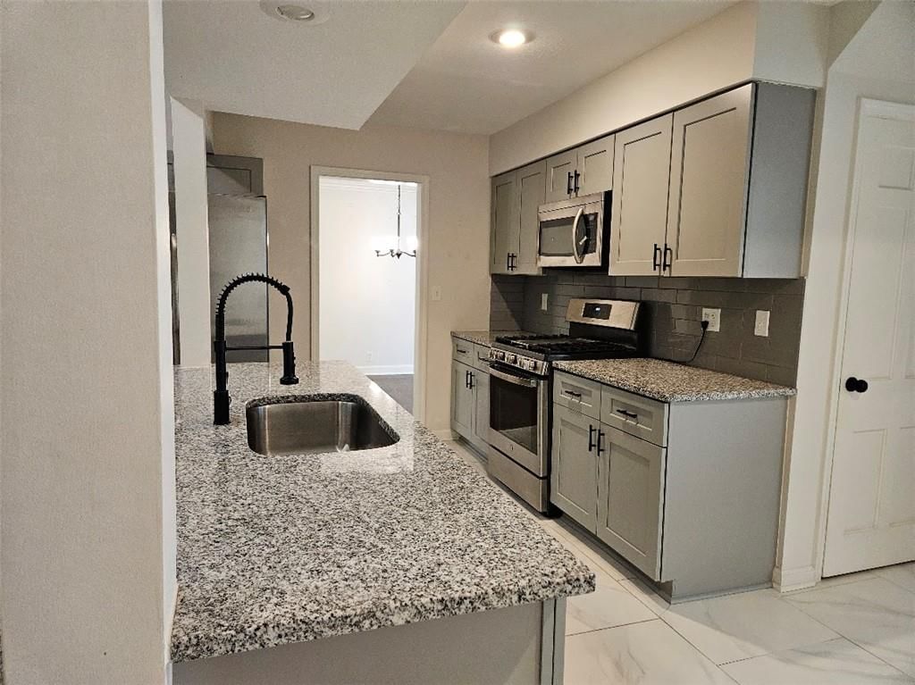 Photo 11 of 44 - 3753 N Grand Avenue, Kansas City, MO 64116