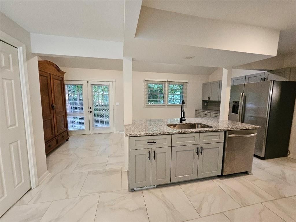 Photo 12 of 44 - 3753 N Grand Avenue, Kansas City, MO 64116