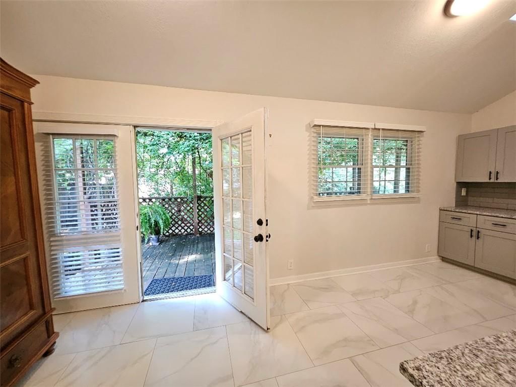 Photo 15 of 44 - 3753 N Grand Avenue, Kansas City, MO 64116