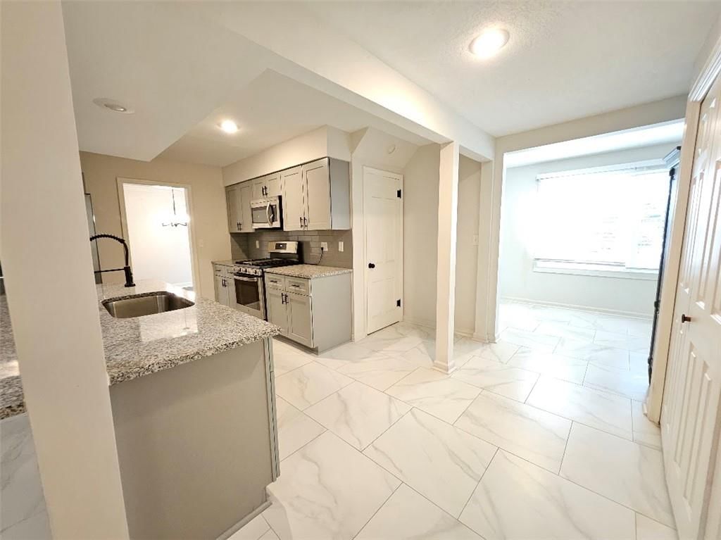 Photo 17 of 44 - 3753 N Grand Avenue, Kansas City, MO 64116