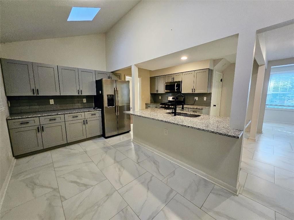 Photo 19 of 44 - 3753 N Grand Avenue, Kansas City, MO 64116