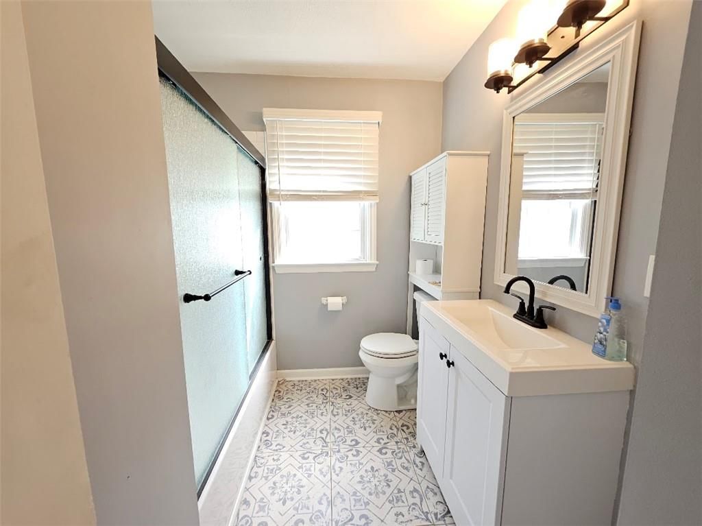 Photo 25 of 44 - 3753 N Grand Avenue, Kansas City, MO 64116