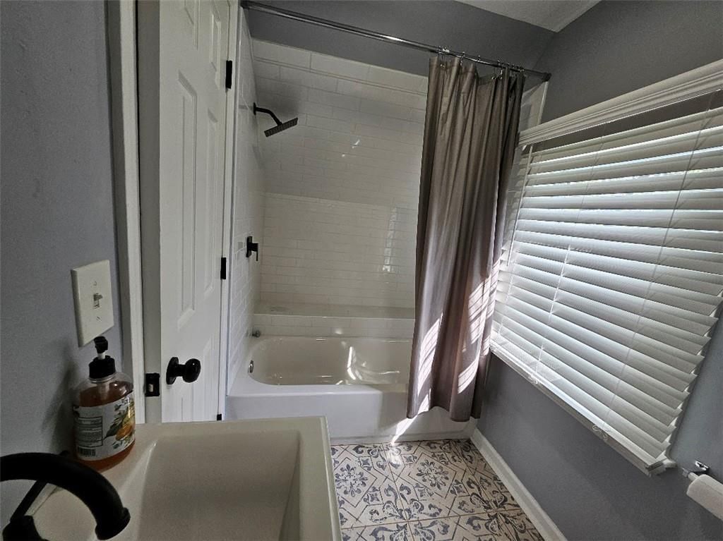 Photo 37 of 44 - 3753 N Grand Avenue, Kansas City, MO 64116