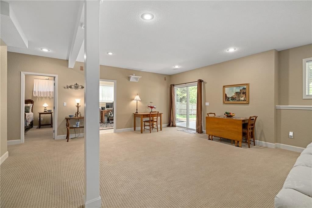 15924 W 160th Terrace — photo 39