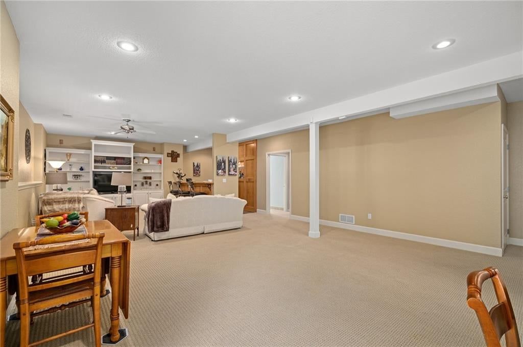 15924 W 160th Terrace — photo 44