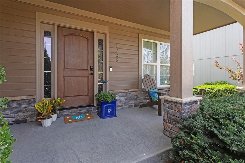1725 NE NINE OAKS Drive — photo 3