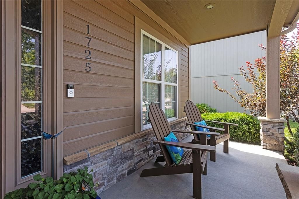1725 NE NINE OAKS Drive — photo 5