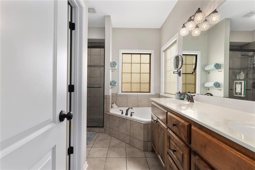 1725 NE NINE OAKS Drive — photo 27