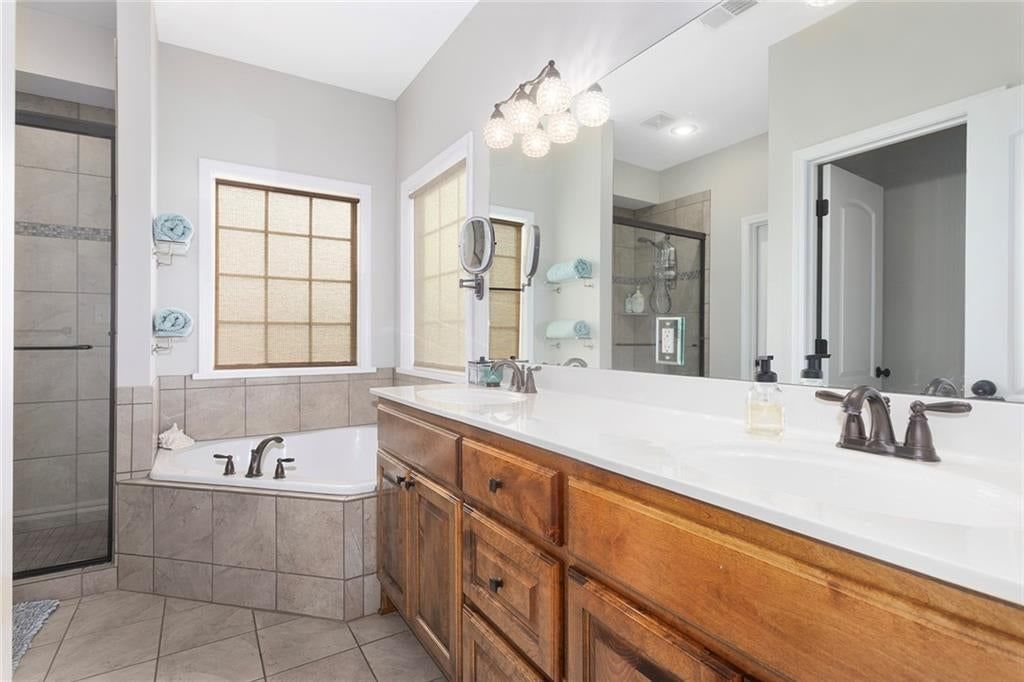 1725 NE NINE OAKS Drive — photo 28