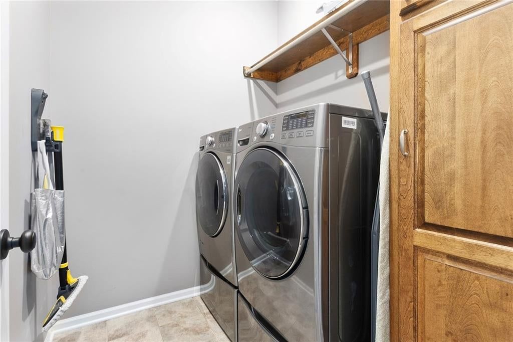 1725 NE NINE OAKS Drive — photo 32