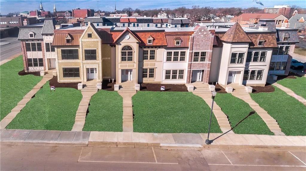 302 N Main Street — photo 1