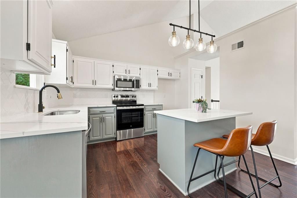 1005 N Clinton Street — photo 7
