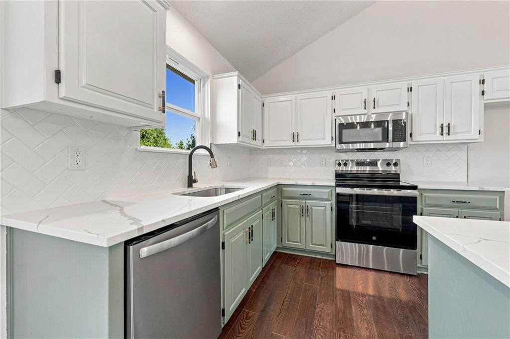 1005 N Clinton Street — photo 8