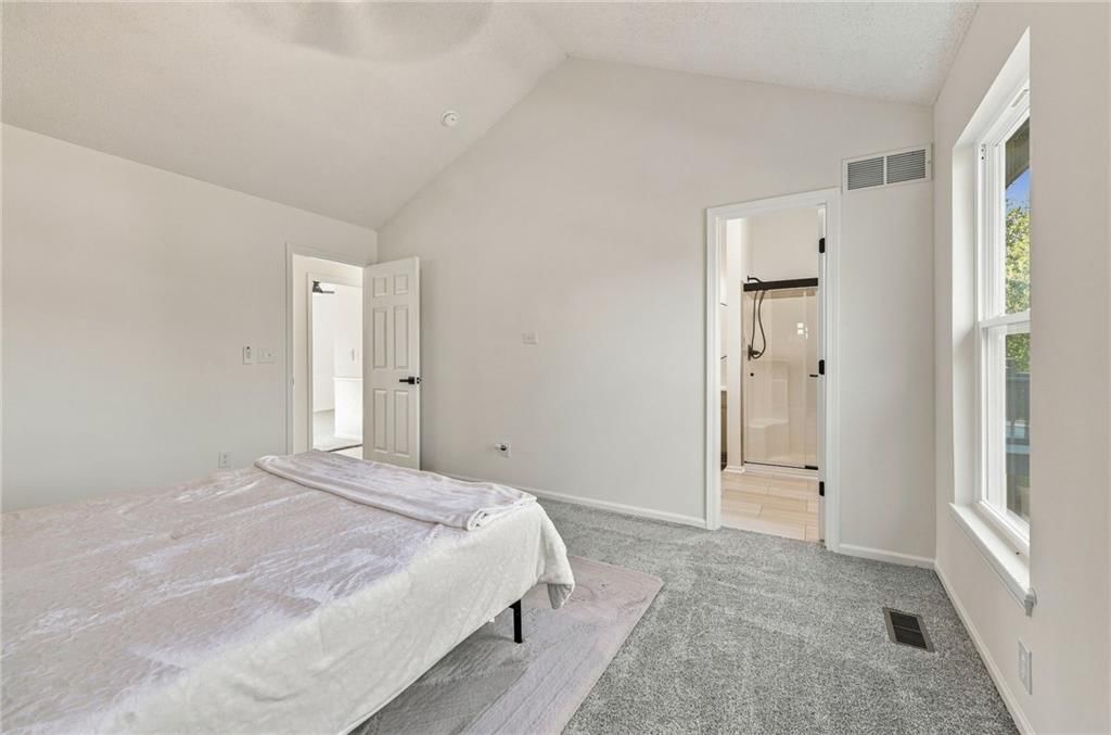 1005 N Clinton Street — photo 10