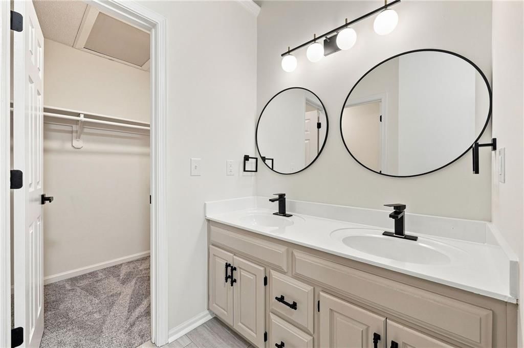 1005 N Clinton Street — photo 12