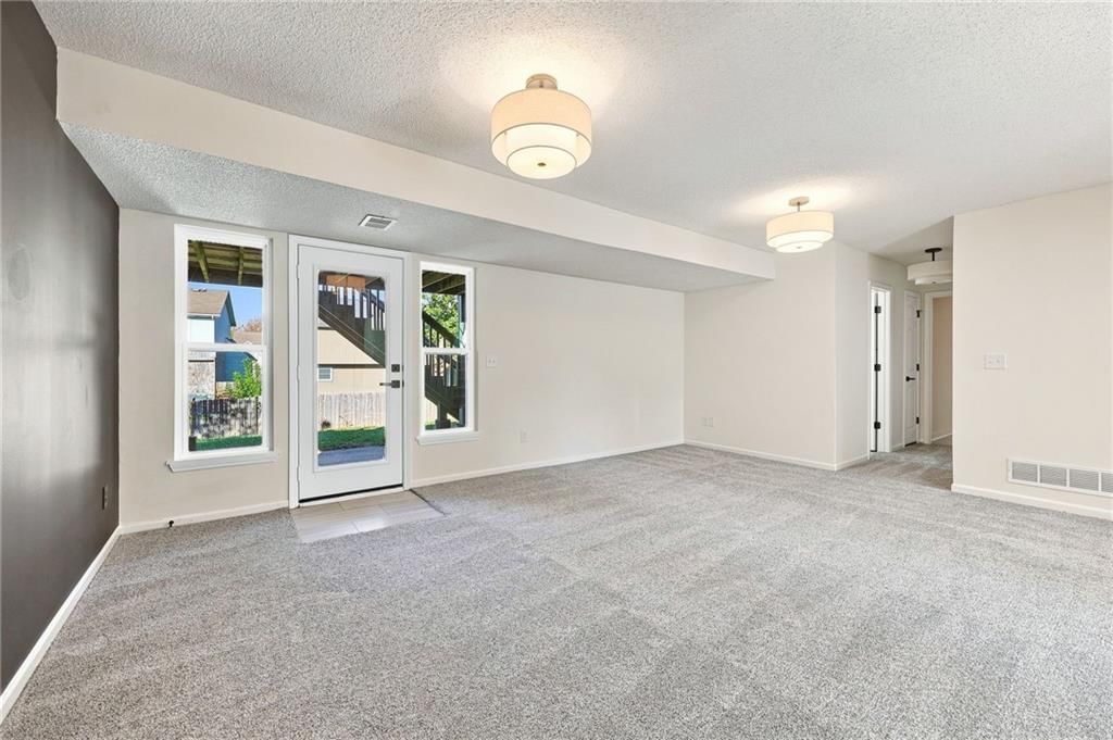 1005 N Clinton Street — photo 14