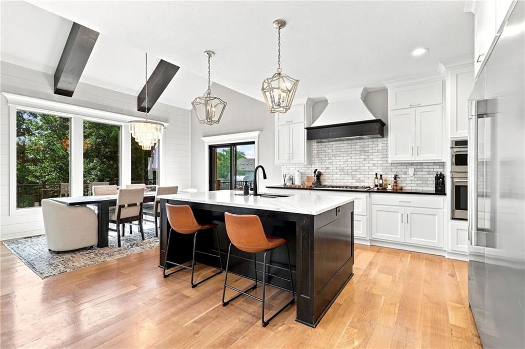 Photo 7 of 52 - 13559 Terrace Park Drive, Parkville, MO 64152