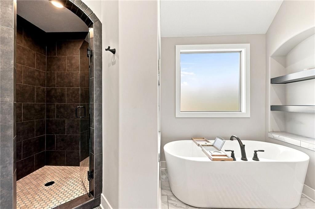 Photo 16 of 52 - 13559 Terrace Park Drive, Parkville, MO 64152