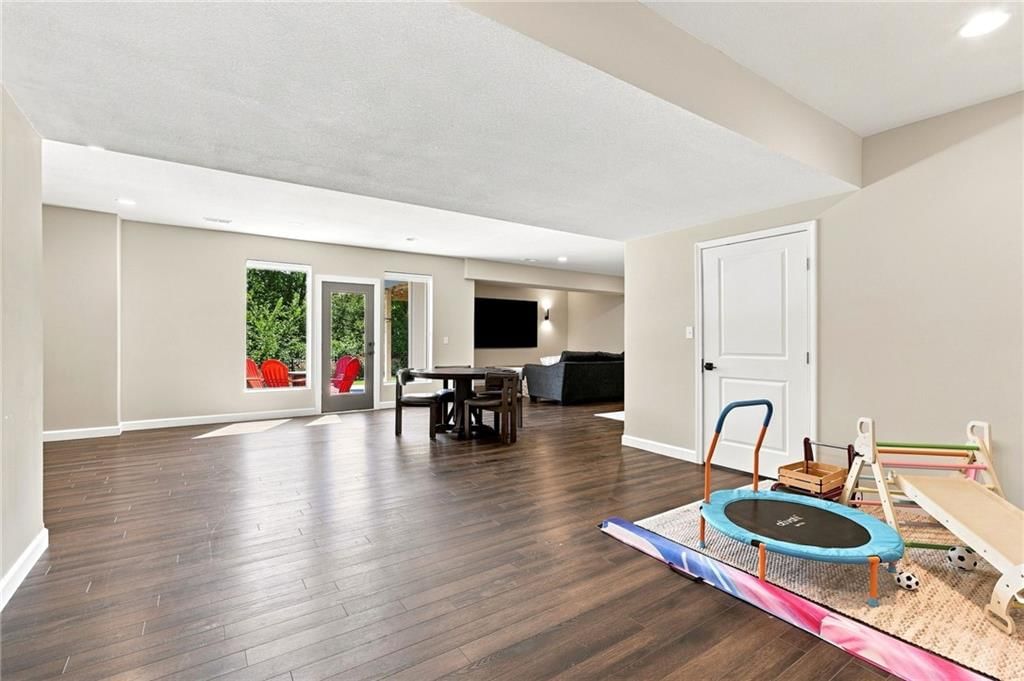 Photo 30 of 52 - 13559 Terrace Park Drive, Parkville, MO 64152