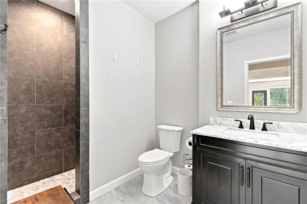 Photo 35 of 52 - 13559 Terrace Park Drive, Parkville, MO 64152