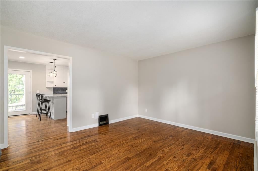 8542 Grandview Avenue — photo 11