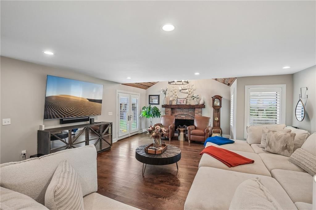 Photo 5 of 62 - 9029 Rosewood Drive, Prairie Village, KS 66207
