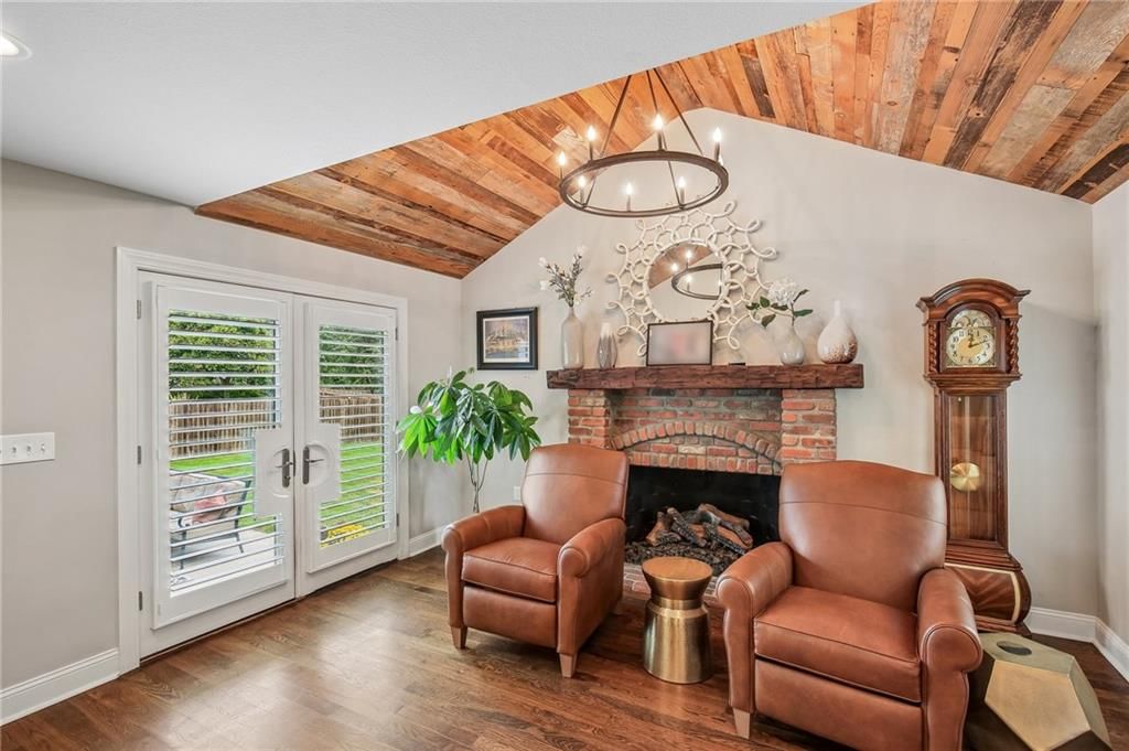 Photo 8 of 62 - 9029 Rosewood Drive, Prairie Village, KS 66207