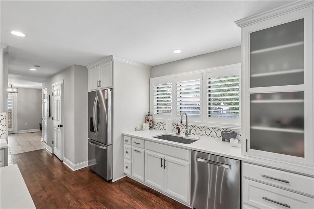 Photo 9 of 62 - 9029 Rosewood Drive, Prairie Village, KS 66207