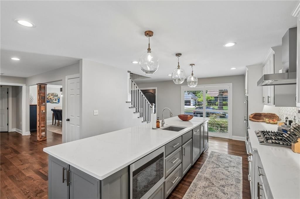 Photo 11 of 62 - 9029 Rosewood Drive, Prairie Village, KS 66207