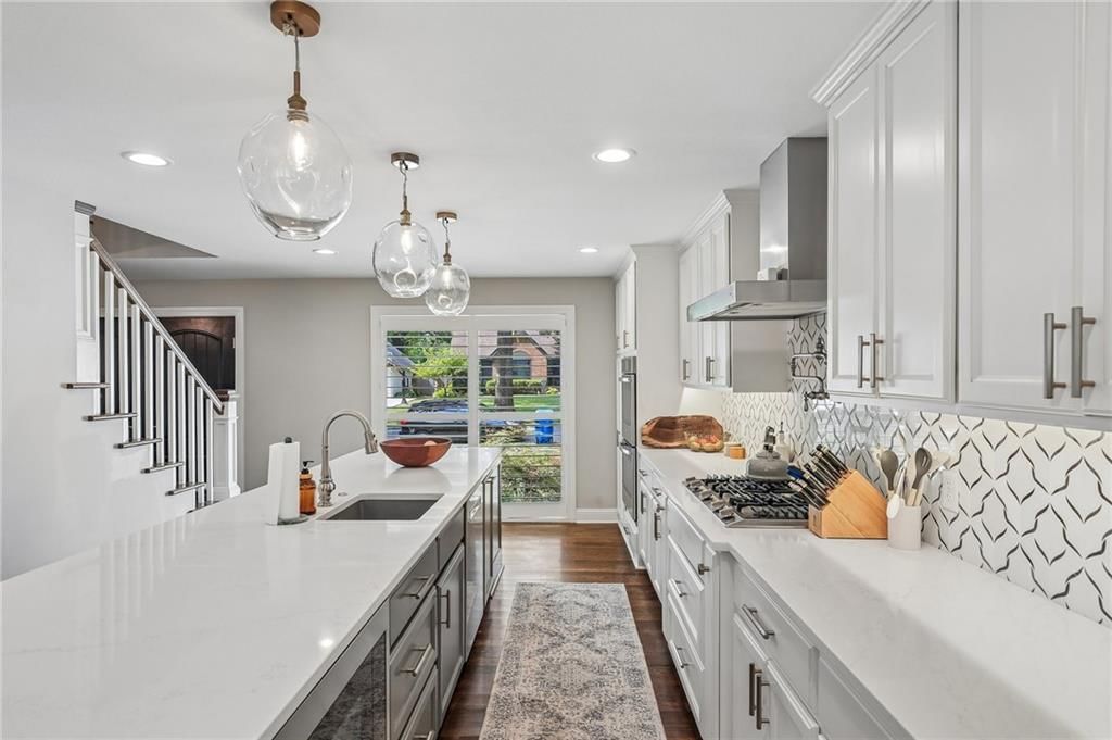 Photo 12 of 62 - 9029 Rosewood Drive, Prairie Village, KS 66207