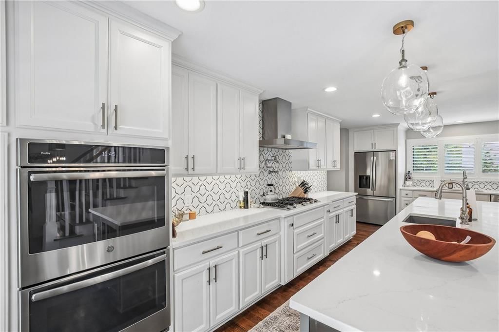 Photo 13 of 62 - 9029 Rosewood Drive, Prairie Village, KS 66207