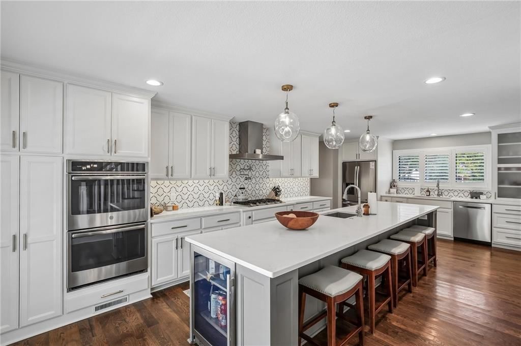 Photo 14 of 62 - 9029 Rosewood Drive, Prairie Village, KS 66207