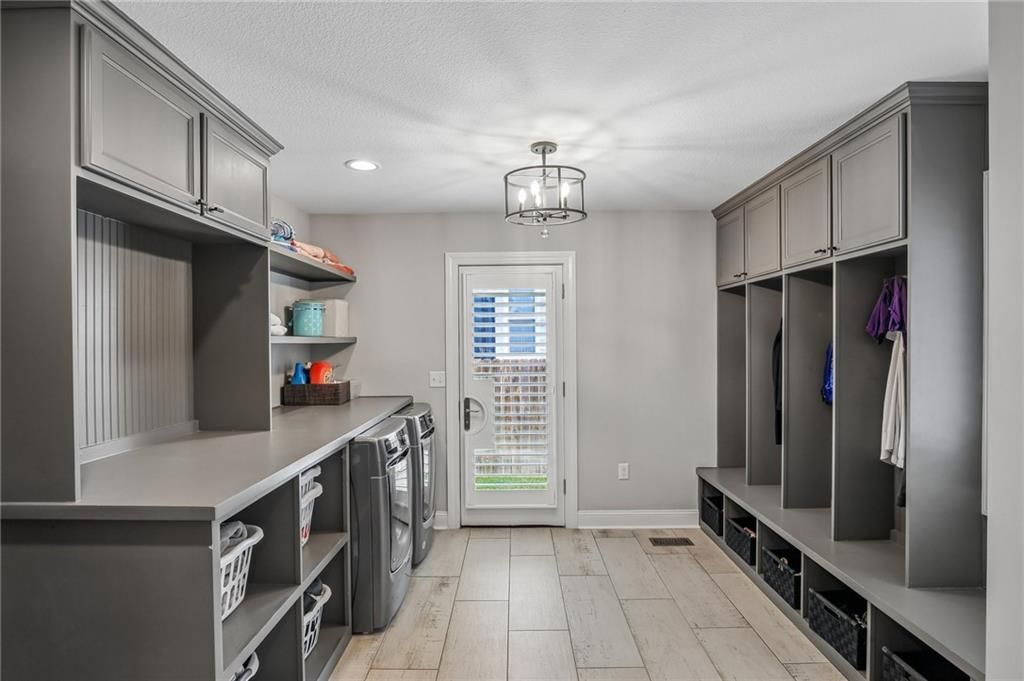 Photo 15 of 62 - 9029 Rosewood Drive, Prairie Village, KS 66207